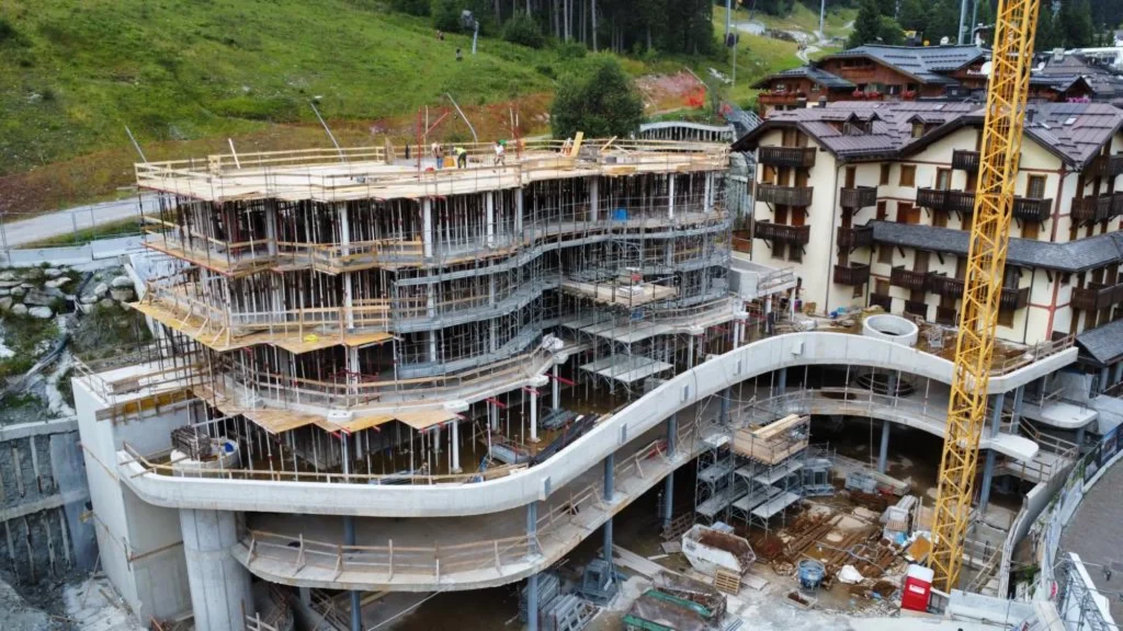 Nuovo Edificio “Plaza” — Edificio fuori terra