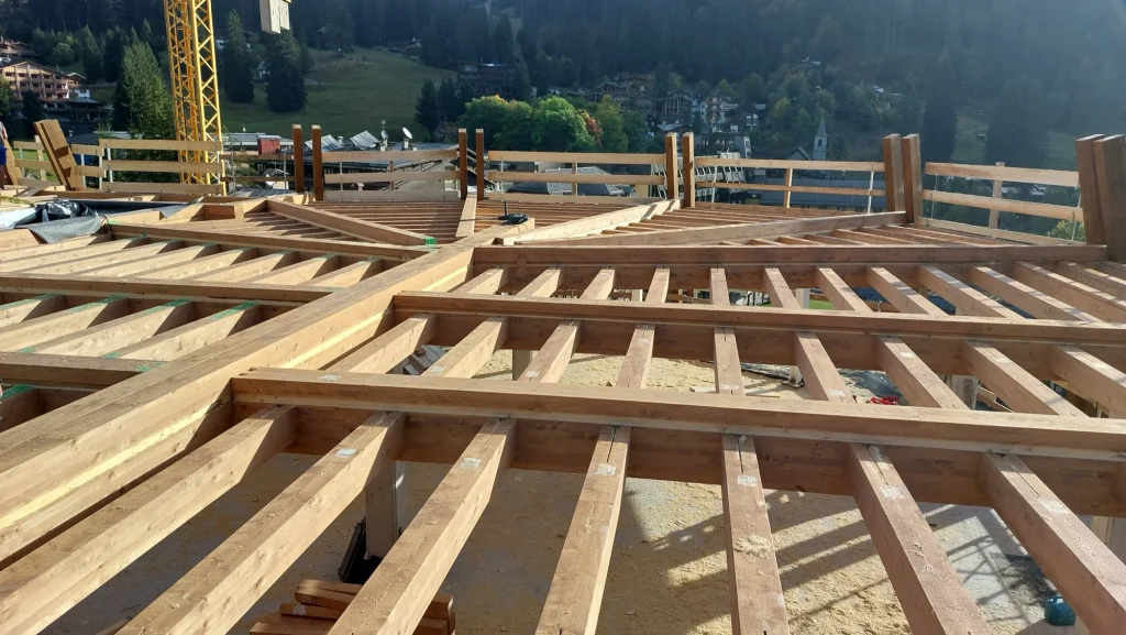 Nuovo Edificio “Plaza” — Parti in legno